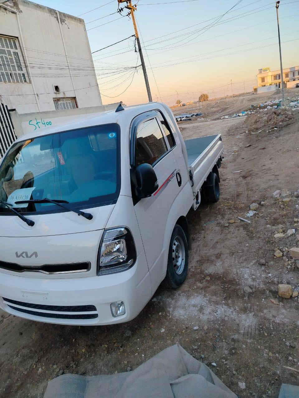 الموديل 24 المواصفات بصمه  مسكر  خط واحد بس غاز كاميرات خلفي وامامي رادار تدفئه تبريد بالكشنات مكينه 3000 السيارة بيها شوية صبغ بربع الباب السايق والعبري 
للأستفسار ***********
***********
السعر ١٨٠ مرقم كامل 
مكانها الديوانية
