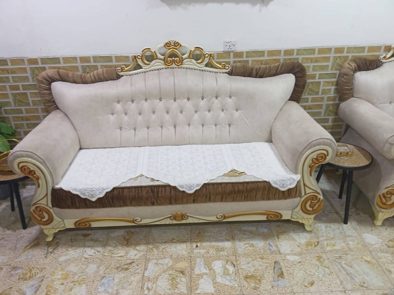 عشر مقاعد نظيف جدا تركي فصال شغل عراقي تسكام لونه اوف وايت نظافه ١٠٠ كوت ***********
