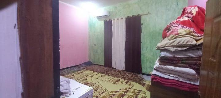 بيت بسوق الشيوخ بحي الشموع خلف شارع 30 زراعي 
مساحه 380 بناء البيت 200 حديقه 180
واجه الكليه 18 واجهه البيت 10 حديقه 8
تفاصيل البيت 
غرف 2 // 4500// 6 /
صاله 9 متار 
ديوانيه 8 متار 
مطبخ 5/5
صب كونكريت طابوك
عنوان المكتب // الشموع مقابيل مدينه العاب الشنون مكتب المستقبل للعقار قرب صيدليه انمار راشد 🏠
رقم الهاتف للاستفسار ***********
