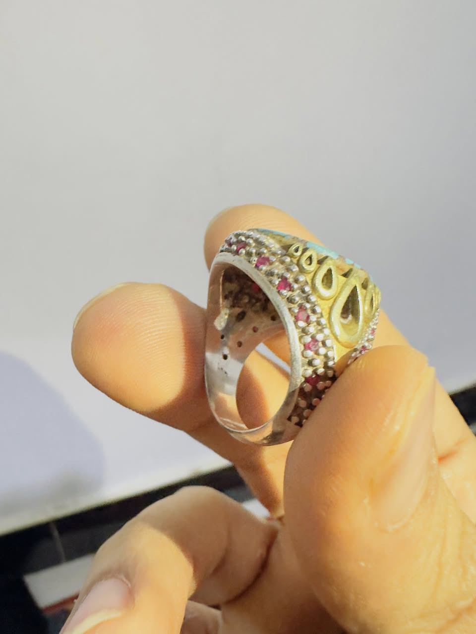 مرخصت ادمن الصفحه 
خاتم او محبس فيروز نيشابوري مرصع ياقوت شغله كلش حلو بل لبس فدشي قيم واخذ وذا متعرف شوفه الواحد يعرفله شوف سعر السوك ابيش وتعال راسل


**إذا كنت صاحب هذا الإعلان وتريد حذفه لأي سبب، رجاءا أرسل رسالة إلى الدعم الفني**