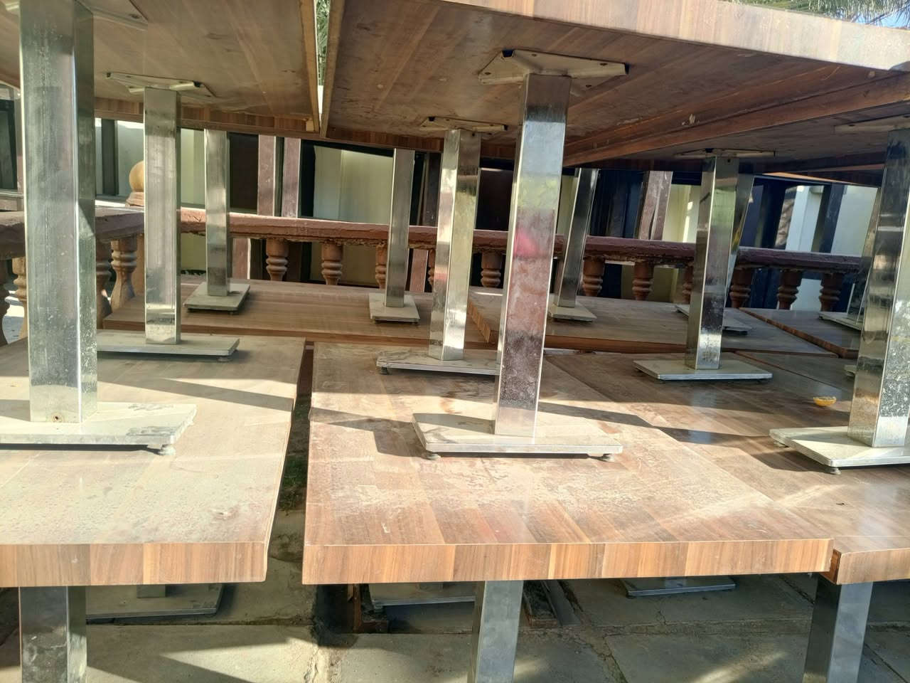 سلام عليكم عندي كراسي وميوزه للبيع عدد 400 كرسي ***********.   ***********
