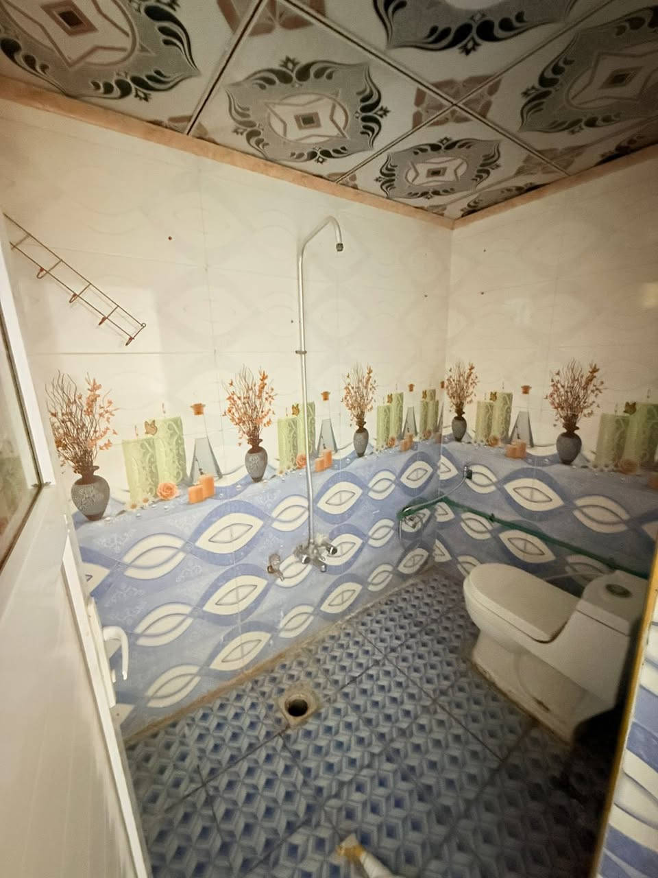 للبيع دار مساحه 100 متر بناء جديد 

حي ميسان قطاع 23قرب شارع الجامع والكيات 

طابق واحد غرفه وصاله واستقبال ومطبخ وصحيات داخليه 

وخارجيه ومكشوفه وطارمه السعر 105 وبي مجال 
***********
