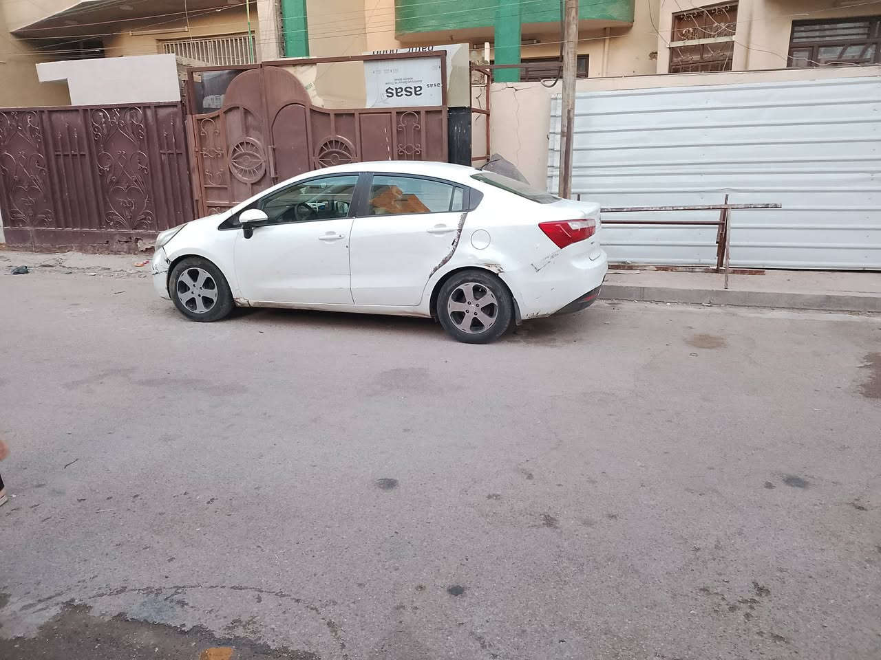 السلام عليكم سياره ريو موديل 12خليجي سنويه 27 بيها بعض الطخات ضربتها الجاملغ الايمن بدون دواخل التبريد شغال كير جديد.  السعر 77 وبيها مجال بسيط.  ***********
