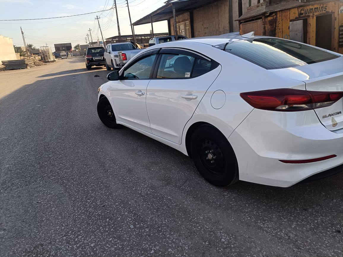 السلام عليكم ورحمه من رخصة الادمن سياره هونداي النترا موديل 2017 رقم اربيل دولي سنويه للا27 السيارة وأرد امريكي السيارة حادثه فقط جاملغ امامي مصبوغ ليبل واحد السيارة كير ومكينه وحداديه وتخم تاير وتبريد وتدفئة دواخل جديده خير من الله السيارة جاهزه مناقصة اي شي 
السيارة معروضة119 وبيه مجال بسيط 
فقط الاتصال على هذا الرقم 
***********
