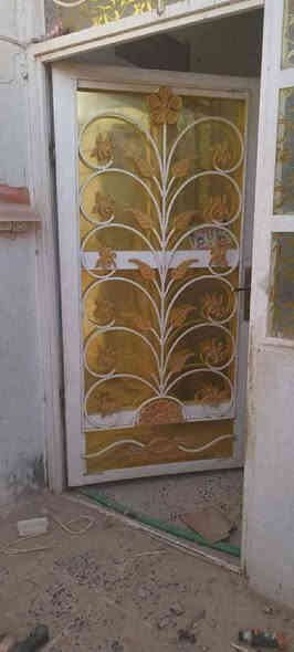 سلام عليكم للبيع بيت بلنداء منطقه ال57 مساحته 40 متر واجه 4 امتار ونزال 10 قريب على الشارع العام خلف المجمع الكوري بناء طابوق جيري  وعگاده الارضيه كاشي وسقوف ثانويه سعره 31 وبيه مجال قليل للاستفسار اتصل ***********
