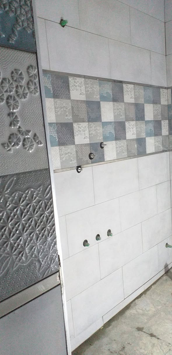 الخلفة ميثم جاسم لعمل كافة انواع السيراميك والكاشي والمرمر والبورسلين خبرة اكثر من 25 سنة شغل درجة اولى ضمان رقمي:*********** متفرغ حالياً
