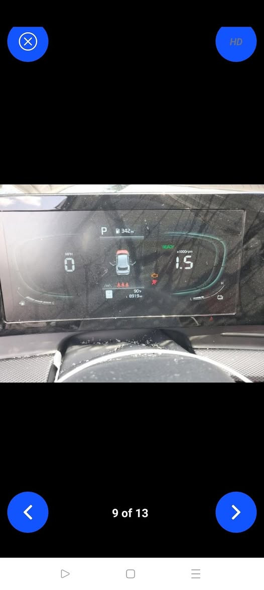 السلام عليكم 
للبيع فقط 
كيا سبورتج هايبرد موديل 2023 LX ماشيه 10 الف ميل السيارة حاليا بغداد باسمي مرقم بغداد باسمي تحويل ثاني يوم جاهزة مصلح ايرباك استرين ودشبول سليمات كير محرك مكفول لغد وشاصي مكفولات السيارة جاهزة الحادث كما موضح بالصور السعر 147 وبيها مجال بسيط للشراي 
***********
