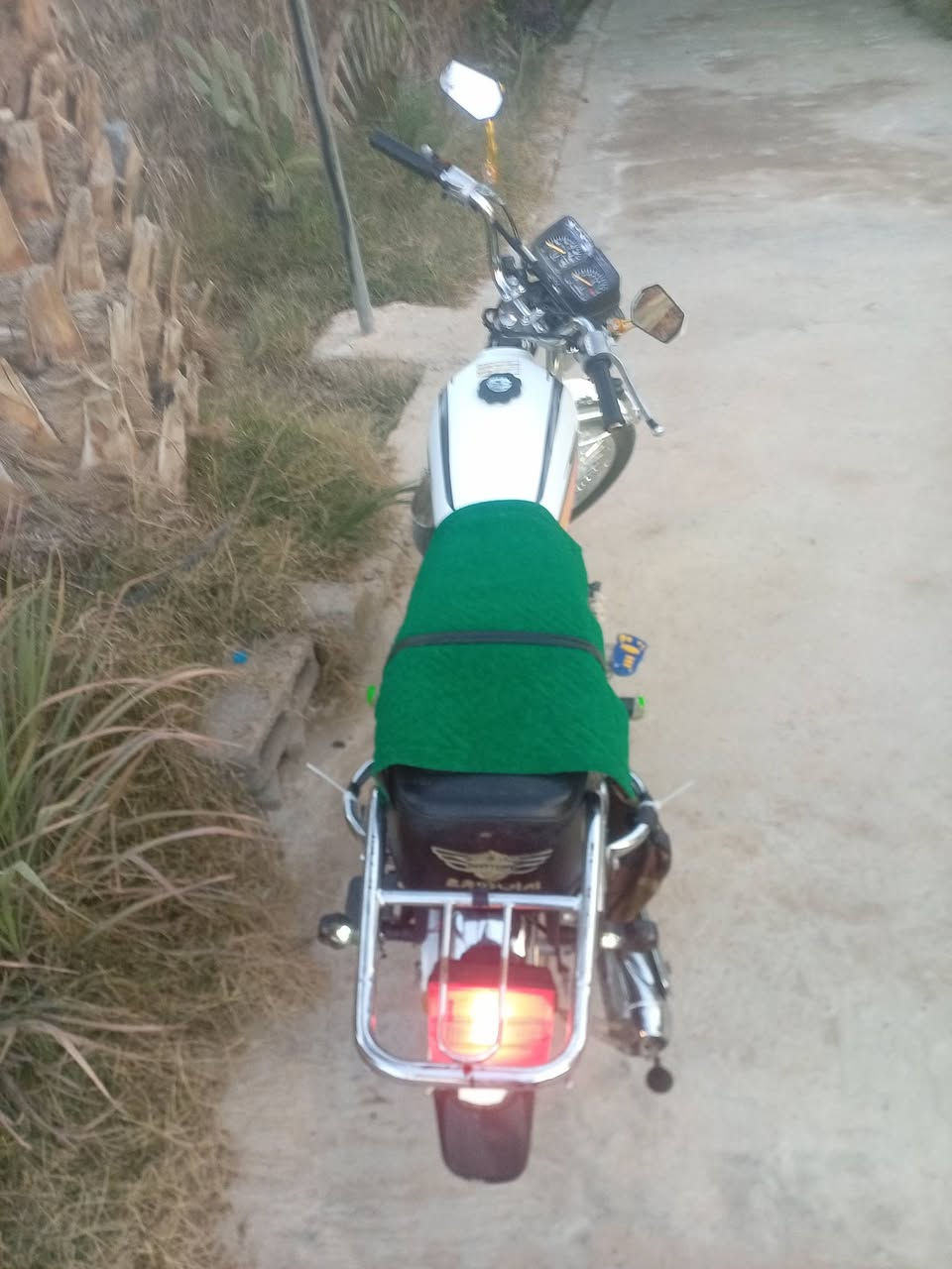 السلا عليكم🏁 دراجه نامه موديل 2020🍃 شرط مره وحده مفتوح المحرك كلها شرط🌏 شلعه معدل كهربايات مبدل بستم فقط خير من الله شويه تعتاز ترتيب مكان الدراجه العلم🌏 السعر 300 وبي مجال ***********
