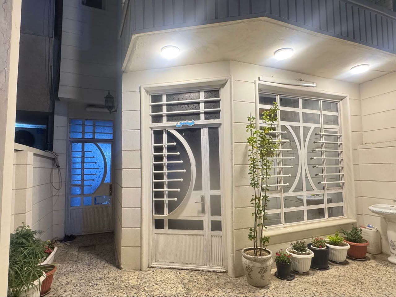بيت طابو صرف للبيع 
مساحه 113م واجهه5،6 ونزال 20 
بناء حديث  طابقين
العنوان بغداد حي العامل شارع الشلامجة محله 803 قرب مثلجات المنار 
للاستفسار على الرقم
 ‭***********‬ بغداد, العراق
