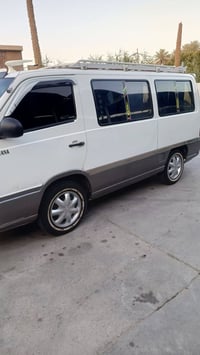ستانه للبيع موديل 2000 سياره جديده ومامتعوبه السعر $105 وبيه مجال استف...