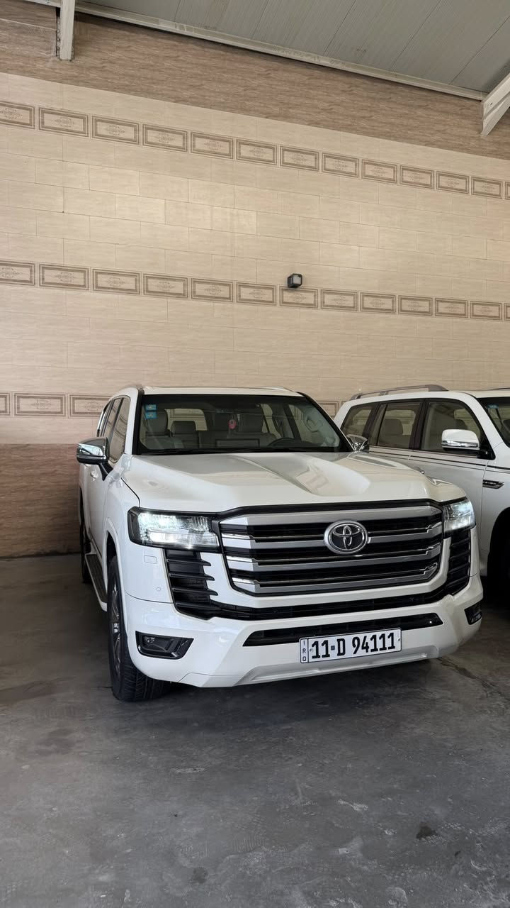 لاندكروز 2022 توين تيربو
السلام عليكم 
لاندكروز 2022 توين تيربو جديدة كلش 
SAS اصلية
ماشية 63 الف 
فتحة سقف 
صندوك كهرباء 
كراسي تدفئة تبريد 
شاشات 
كراسي كهرباء
شاحن لاسلكي 
مري ستيل 
سماعات JBL
سايد بريك دكمة 
سايد بريك دكمة 
اوتو هولد 
شاشة جبيرة مو نفس العاديه
بعدها داخله بضمان شركة ساس 
السيارة بيها ملاحضه بسيطة 
للاستفسار 
***********

السعر : 60 الف وبيها مجال
