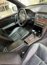 مرسيدس ام عيون 320 خراطيم للبيع   رقم بعداد  السياره مصبوغه عام للجمال...