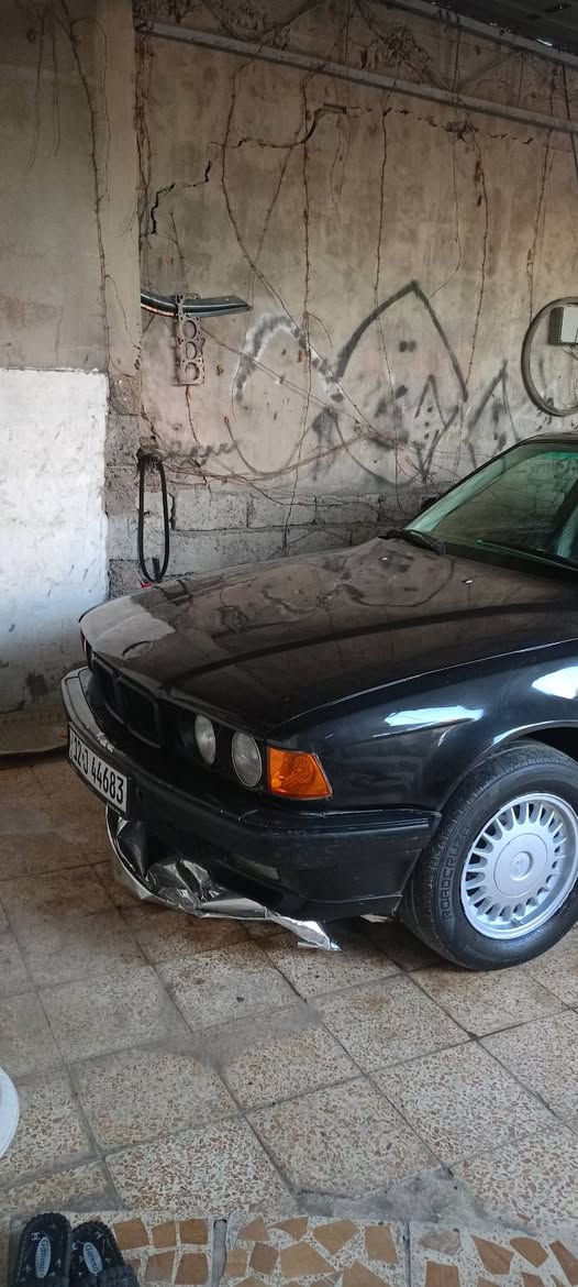 السلام عليكم ورحمة الله وبركاته لبيع او مراوس بي ام حجم 730 فول مواصفات كير عادي 7 نمر رقم دولي نينوى انكليزي بيها كروبون بازين داخل جلد جديد فو وايت صبغ احزام لجمله فقط موجود على فياس أو وتساب رقم *********** كورك *********** اثيهن بيهن وتساب
