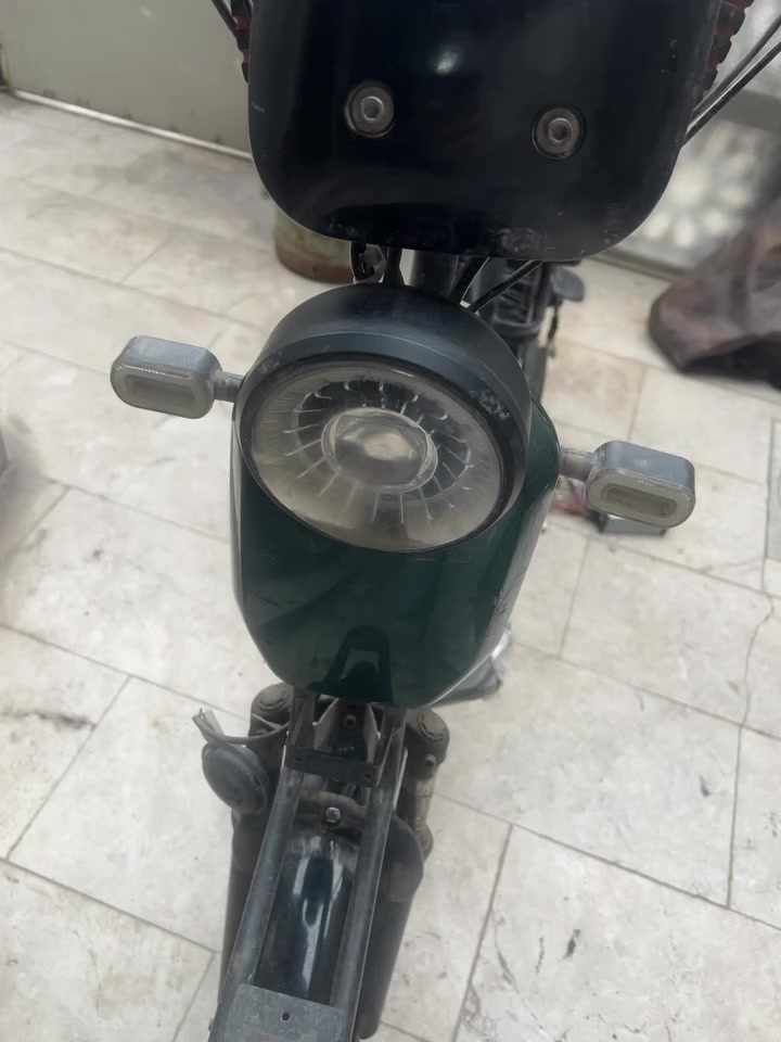 دراجه للبيع نوع الدراجه درجات بغداد دراجه بيه عطل بس عقل والبطاريه جيده و السله موجوده و القطعه الخلفيه  موجوده  السعر في الخاص *********** بغداد حي الجهاد
