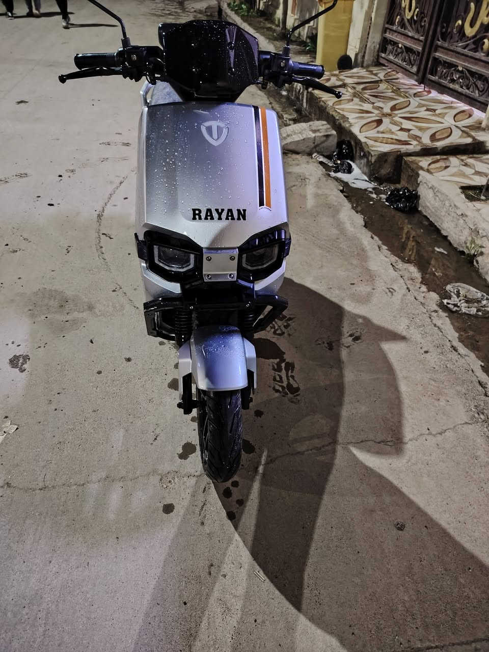 السلام عليكم دراجة شحن ريان  وحش الكون للبيع ملف 2000W
مستخدم 5 أشهر الماطور كلو شرط كهربائيات درع ملف
الماطور مغلف تغليف حماية شفاف الكشن مغلف
السعر 950 وبي مجال للتواصل ***********
الشحنة الوحدة تمشيك أكثر من 60 كيلو
السرعة القصوى ٨٠ حقيقي
