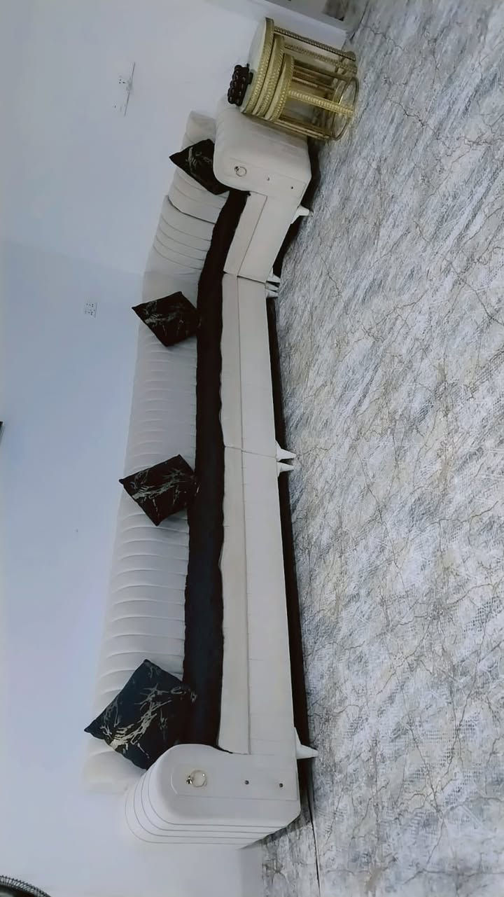 السلام عليكم جميعا 
غراض مستعملة للمنزل اخو الجديد بسعر مناسب للاستفسار 
***********
