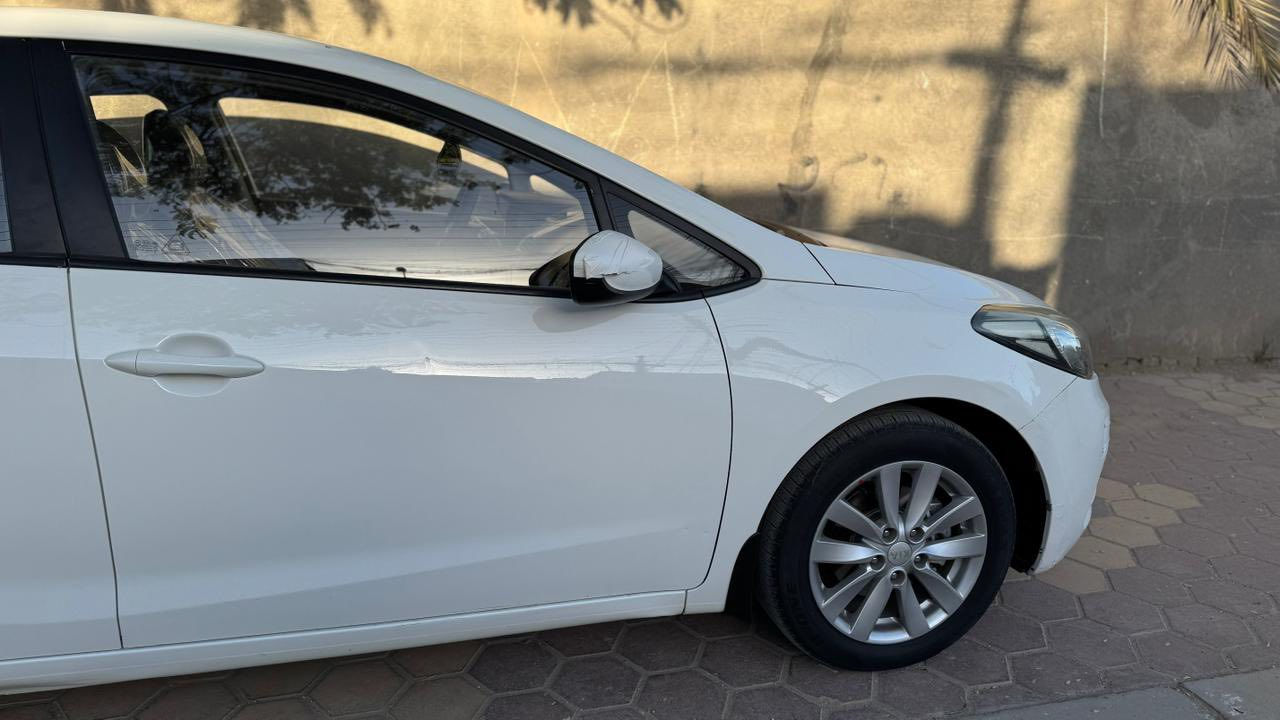 السلام عليكم كيا سيراتو 2015 رقم بصرة دولي كفاله عامه عدا كارت اربع اصابع بداير الخلفي  الباقي كفاله عامة  سيارة جديدة حيل. ماشيا170 حقيقي محرك1600 ما مفتوح  شرط ع وظع الشركة تبريد ثلج السعر126 مكاني ناصرية مركز ***********
ملاحظة السياره بلواقع احلا من الصور
