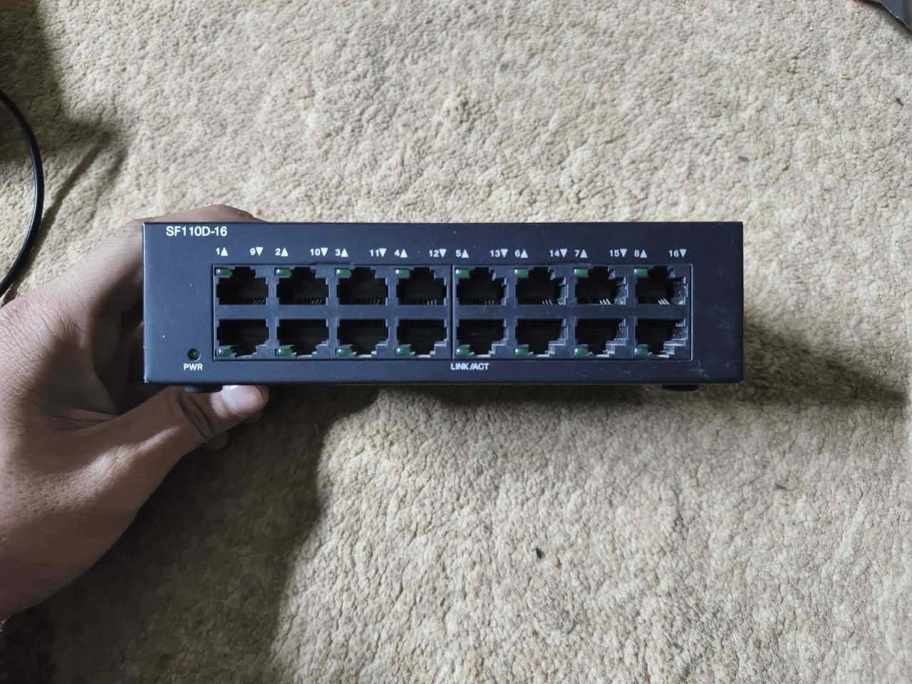 🔌 سويتش شبكات Cisco أصلي – 16 منفذ
للبيع سويتش شبكات Cisco بحالة زينة ويشتغل بدون مشاكل.

يحتوي على 16 منفذ RJ45 مناسب للشبكات، الكاميرات، أو توزيع الإنترنت داخل البيت أو المكتب.

المواصفات:

ماركة: Cisco

عدد المنافذ: 16 منفذ

لمبات تشغيل (Link / Act) شغالة

جسم معدني قوي

مناسب للبيوت، المكاتب، المحلات، والكاميرات

الحالة:

مستعمل، نظيف، ✔️

📍 الموقع: (حي السماح التسعين )

💰 السعر: 35 الف

📞 للتواصل: (***********) او (خاص على الصفحة)
