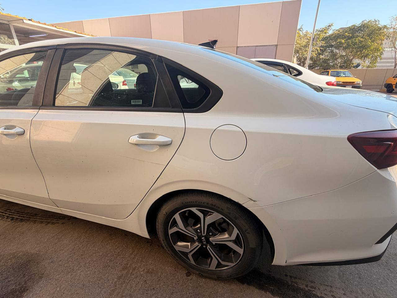 السلام عليكم من رخصة الادمن
كيا فورتي امريكي موديل 21 شمالي باسمنه
مكينه 2000دوش 
سياره حادثها بابتين صفحه السائق 
بيها ملاحظات بسيطه بالكشر
السعر 143ورقه بيها مجال سنويه 27تنتهي
مكاني بغداد مجمع بسماية
***********
