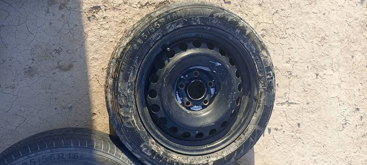 سلام عليكم 
من رخصت الادمن تايرات عدد 2 جنون وسبير نغل 1
وبك لايت جنون شغال 
ومرايات كهربائيه شغاله بيعهن كلهن سوا سعر (( 150الف ))قفل
عنوان البصره / القرنه
رقم/*********** متوفر واتساب
