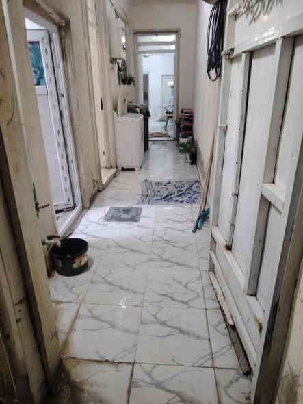 دار للبيع طابو زراعي سند ٢٥ المساحه ٩٠ متر واجهيه ٥ النزال ١٨ طابق ونص الاول صب مسلح الطابق الثاني سكف سندويش مكون من غرفتين الطابق الأول غرفه نوم وصاله واستقبال  ومطبخ وحمام داخلي وترك بصف الغرفه 
الطابق الثاني غرفه نوم وبلكونه وحولي الدرج وسطح خلفي موقع الدار الكرغوليه مقابيل أسواق اسطنبول السايد الواحد بيت نضيف وكامل خدمات ماء كهرباء تبليط وقريب الشارع العام السعر ٥٥ بي مجال  
للاستفسار ***********
