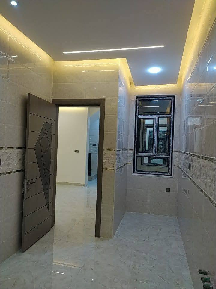 دار_للبيع بناء حديث حله_نادر_الاولى حي الزيتون
المساحة 130 متر طابو زراعي سند25 

طابقين ثلاث غرف نوم وصاله وكليدور مطبخ وجمع صحيات  كراج سياره 

عرض الشارع 10متر تبليط مجاري كافة الخدمات 

للاستفسار الاتصال 
***********
مراجعة مكتب سومر للعقار نادر الاولى على الشارع الخدمي قرب حسينيه حنتوش
