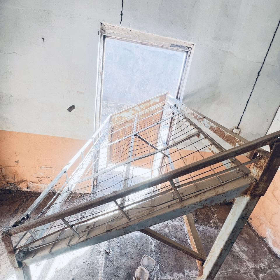 ميز حديد يفيد اهل لخضره يعرضون عليه فراكهه طوله 2 م وارتفاعه متر ونص وينزل للمتر سعره مناسب جدا ع ليريد لسعر واتساب ***********
