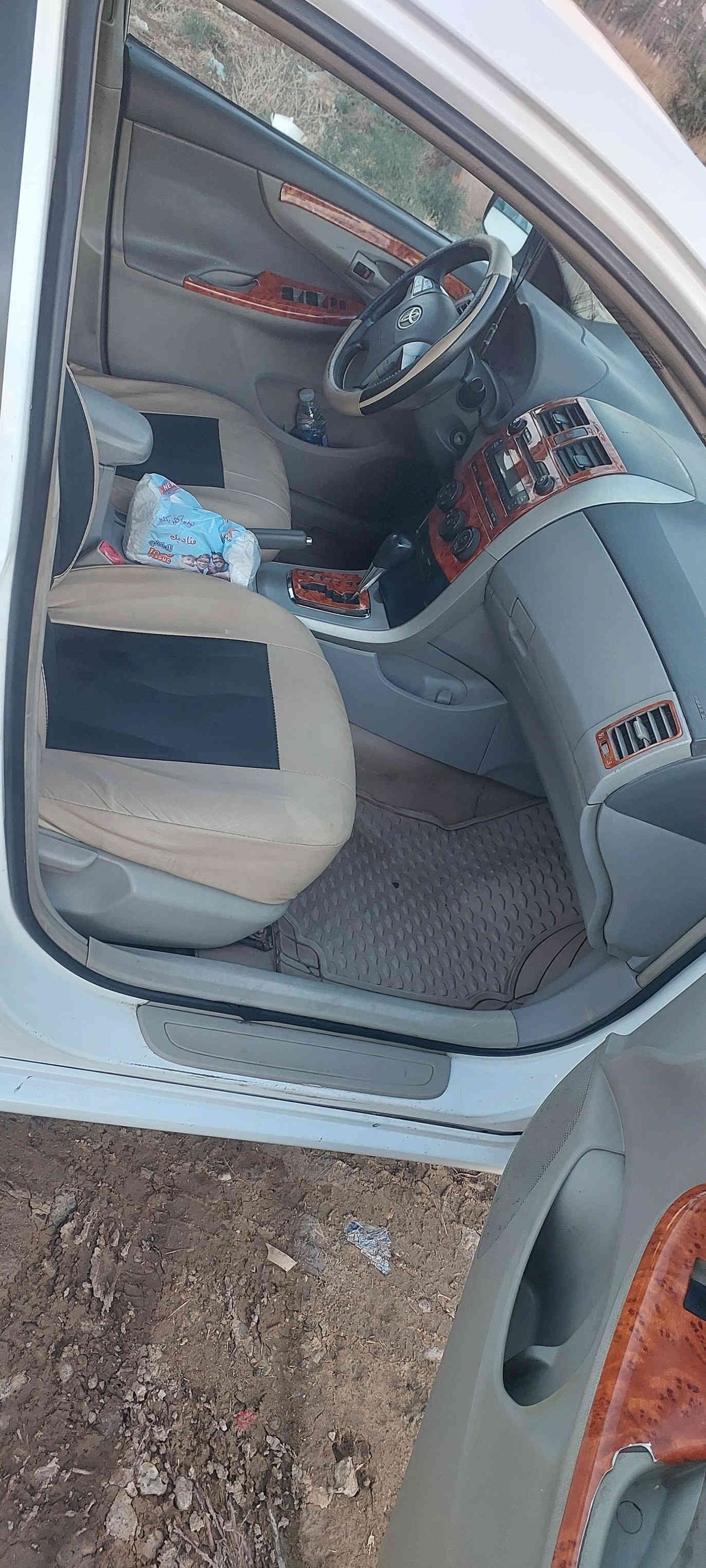 السلام عليكم ورحمة الله 
كورله واردامريكي ٢٠٠٨  للبيع اولمراوس حسب القناعه 
مصبوغه عام بسمي بغداد مكانه بغداد تايرات جدد باتري جديد
محرك وكير خير من الله تبريد ثلج كهرابايته كله شغاله ماشه ٧٨ ميل السعر ٨٨ ورقه وبيه مجال بصط 
***********
