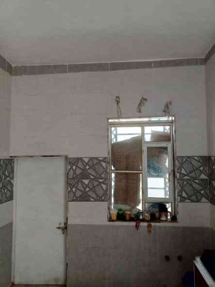 يا الله بيت 100 متر مربع ركن خلف مدرسه صفي الدين البناء بلوك كهربائي سقف اعكاده فقط ستاره ما بيه خدمات كامله السعر 38 بي مجال بصيط للطيبين والله يرزق الجميع ***********
