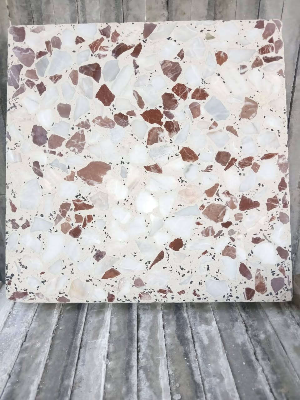 #معمل_خالد_الهيتي للكاشي والبايات والشتايكر
كاشي_مرمر_موزائيك بانواع مختلفة
✅كاشي عراقي درجة اولى قياس40×40
📏30×30 📏
✅شتايكر سطح 80*80 
✅بايات درج تغليف + تعليك حسب الطلب
كل ماهو جديد لدينا اختيارك الاول والأفضل والاقوى 
وبتقنية عالية كل الألوان موجوده وحسب الطلب
العنوان / / / 🚙🚙
المكتب // بغداد حي القاهرة قرب جسر البنوك
المعمل // بغداد بوب الشام خلف جامع الراشدي 
 للاستفسار الاتصال على الارقام التالية
***********
***********
