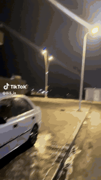 سلام عليكم هونداي فيانا 2001السعر ٣٨سياره حلو بس عوزه ترتيب تبريد واكف ما عرف شبي حداديه ٦٠٪؜ تيراته نضيفات وباقي تفاصيل اتصال واتساب ***********
