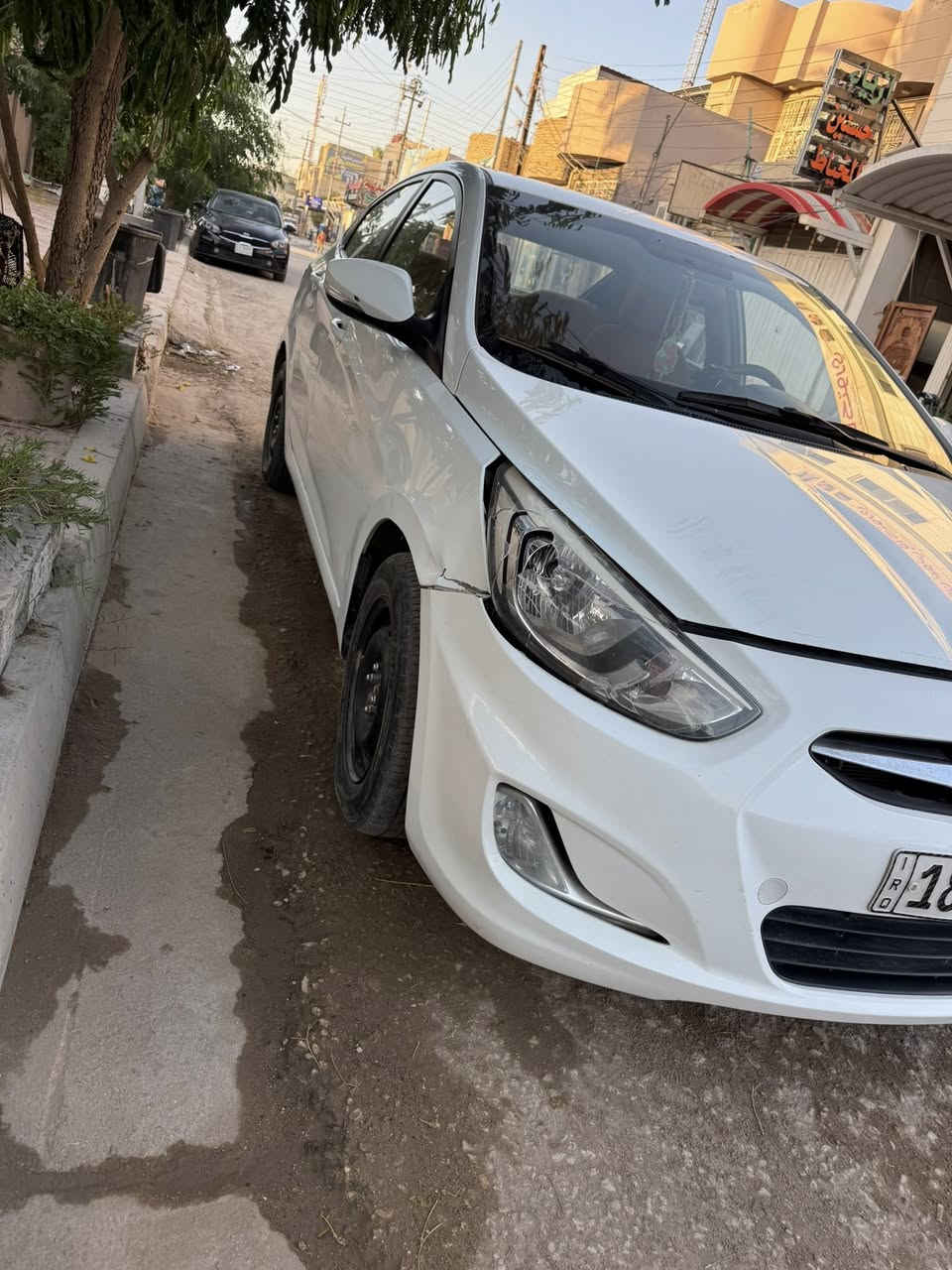 سلام عليكم اكسنت موديل ٢٠١٦ للبيع وارد خليجي و سونار موجود في الصور مكينه ١٤٠٠ السعر ٨٠ و بيها مجال السياره بسمي 
و التفاصيل الاتصال على الرقم ***********
