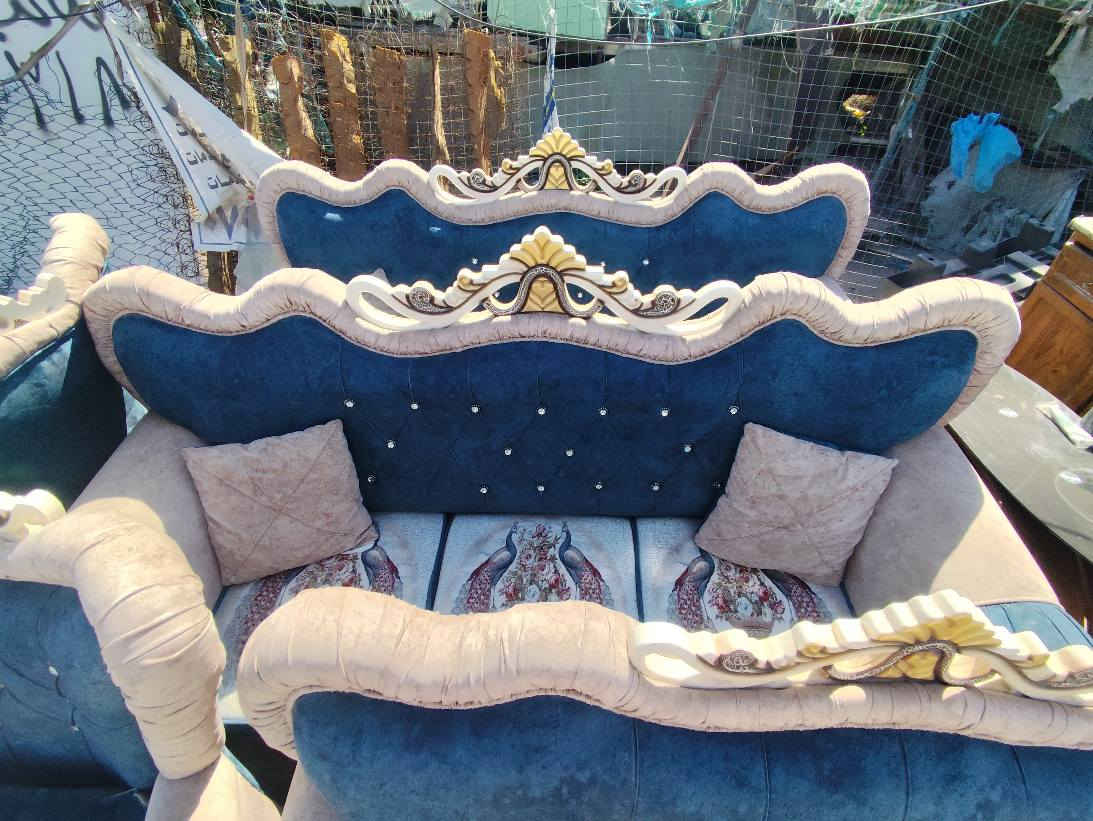 للبيع 🔥
تخم قنفات ملكي 10 مقاعد 👑🛋️
فخم ومرتب يليق بالبيت الراقي ✨

نظيف جدًا جدًا 💯
ما بي أي عيب أبدًا ✔️
نسبة النظافة 99%

🎨 اللون: بيجي ويا أزرق – لون هادئ وراقي
💎 شغل توصاه درجة أولى وثقيل يتحمل

💰 السعر: 650 ألف وبي مجال بسيط للجادين

📍 بغداد – حي الجامعة، نهاية شارع المصرف قرب الجمعية
📞 للاستفسار: *********** بغداد, العراق
