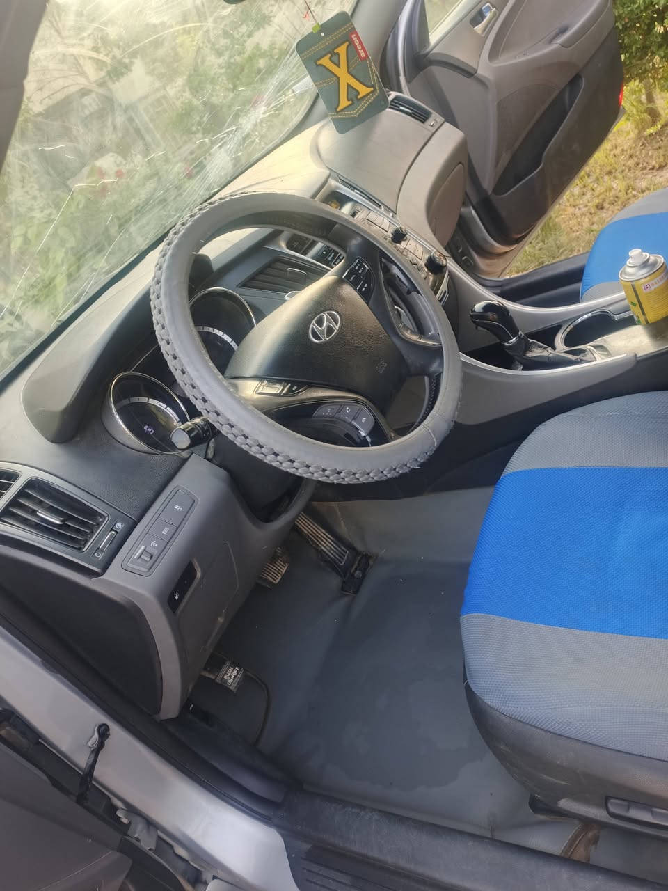 السلام عليكم سياره سوناتا 2012 ورده امريكي رقم بابل باسمي قطعتين بيها للبيع ***********
