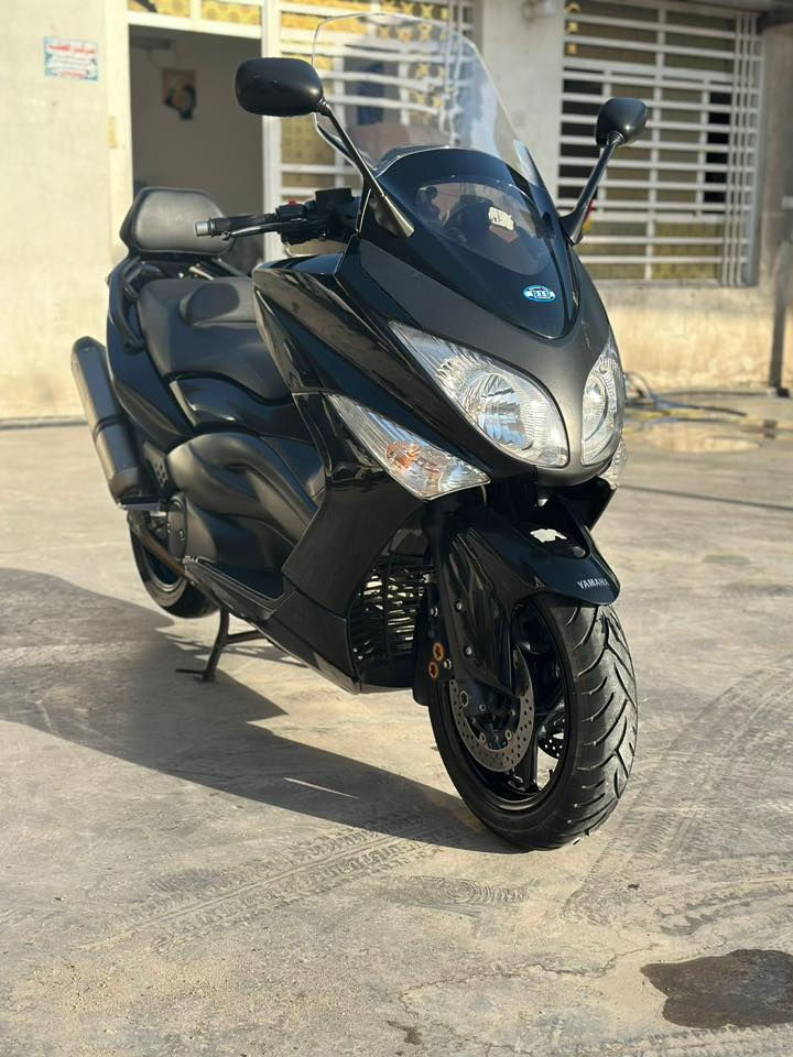 TMAX 2011 مرقم اصولي دراجة مزودة صالنصة رياضي وتجوة وكلج رياضي وشوتة رياضي للبيع مكاني بغداد بلديات تحويل ثاني يوم ***********
