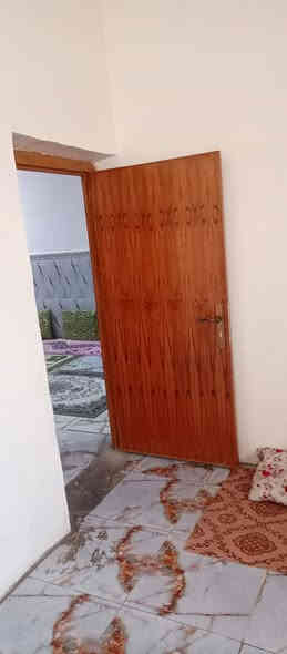 بيت زراعي في حي الاندلس ثالث بيت  عن الشارع العام خلف مجمع الهادي للمواد الإنشائية مساحه 300 متر واجهه 15 متر النزال 20 متر .. غرفتين ديوان مطبخ صاله حمام داخلي وخارجي وكراج البيت كله كونكريت اساس ورباط وسقف ... 
السعر 55 مليون وبي مجال للشراي 
للتواصل 
***********
