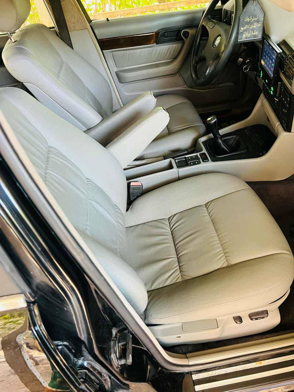 بي ام 500  مراوس وانطي فرق بجيب كوماندر 
سعره 57 وانطي فرق البقيه 
محرك 27 مفتوح والي مايعرف اكو 27ابيعلك 25

فول كير عادي

مكينه خير من الله شرط فصله 

كير عادي نمره طويله اول مالته70 والثاني 110

اكسل خير من الله 

صدر خير من الله 

منظومه مي كله جديد راديتر ومروحه واتر بم 

غرفه كهرباء جديده  برغي واحد مامضروب بيه ع بلادي

غرفه رصاصي صاج 

بجم عريض مسوي طافي هوه والبكلايتات 

دعاميات ام 

دوسات ام +مري منفصل 

مسجل شاشه متحركه يدوي سماعات اماميه بس ام حاويه 
والخلفي نوعيه راقيه صوت كلش حلو هم جدد 

لايت عالي زنون وبيه لدات حته الشاير 

بيهه كم ملاحضه مثل كيلون مال جكمجه عاطل 

رقم بغداد باسمي ل26 تسقط مصفره غرامات 
  مكاني بغداد قرب سيطرت الشعب القديمه
***********
