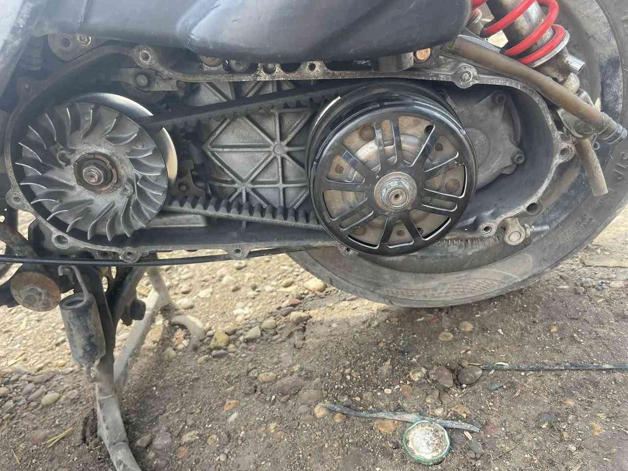 متاح سكنز نثيه 140 
ما بيها نقص سلف شغال. 
مكنيه مكفوله 
مكان فلكه سلمان 
الاستفسارات *********** 
السعر خاص.
