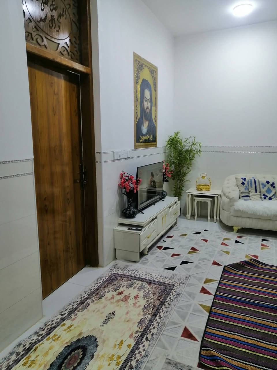 دار للبيع ابي غرق حي الحسين المساحه ١٥٠م طابو صرف ثالث دار عن شارع السبيس بناء حديث يتكون من هول كبير ٢ غرف نوم مطبخ صحيات داخليه وخارجيه طارمه كبيره للأستفسار ***********
