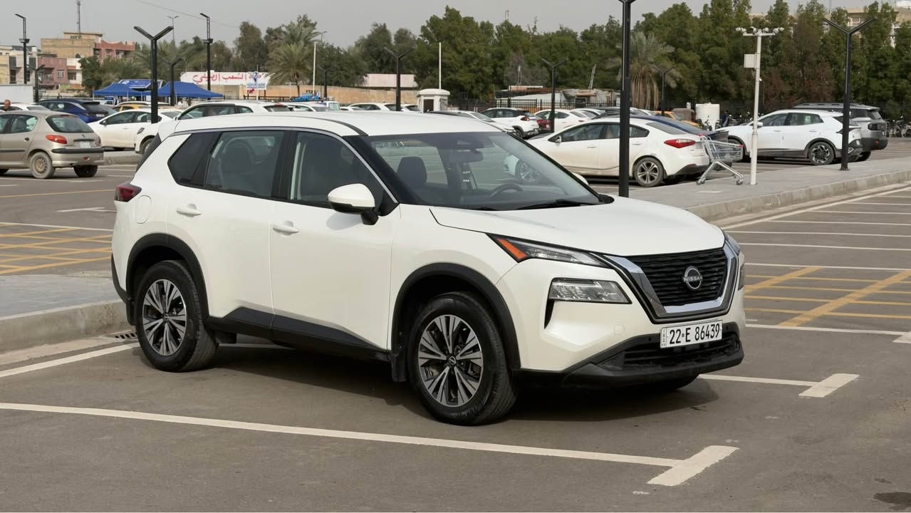 نيسان روج موديل 23 فئه SV محرك 3 بستم 1500 توربو 
بيها باب خلف السائق مبدل بلاد ماشيه 46 الف ميل 
مواصفات رادار امامي وخلفي وجانبي شاشه وكامره
فور ويل بصمه تشغيل وابواب هندبريك بصمه تشغيل عن بعد اتو هولد وضعيات قياده متعدده العنوان بغداد 
السعر 170 ورقه الهاتف *********** بغداد, العراق
