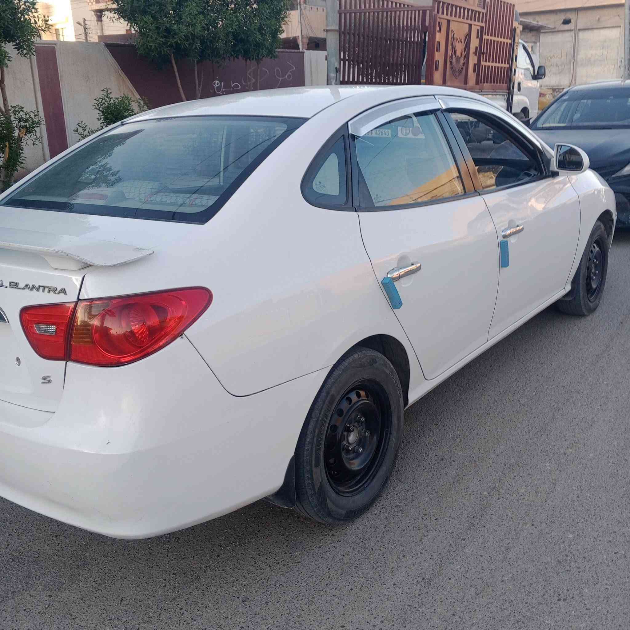 سلام عليكم النترة البيع خليجي 2009 سيارة نطيفه مال جني محرك كير وتبريد وحدديه سيارة خير من لله مكان تاجي سيارة بيه قطعتين سعر 95  محرك الف ستميه دكشن عالي ***********
***********
