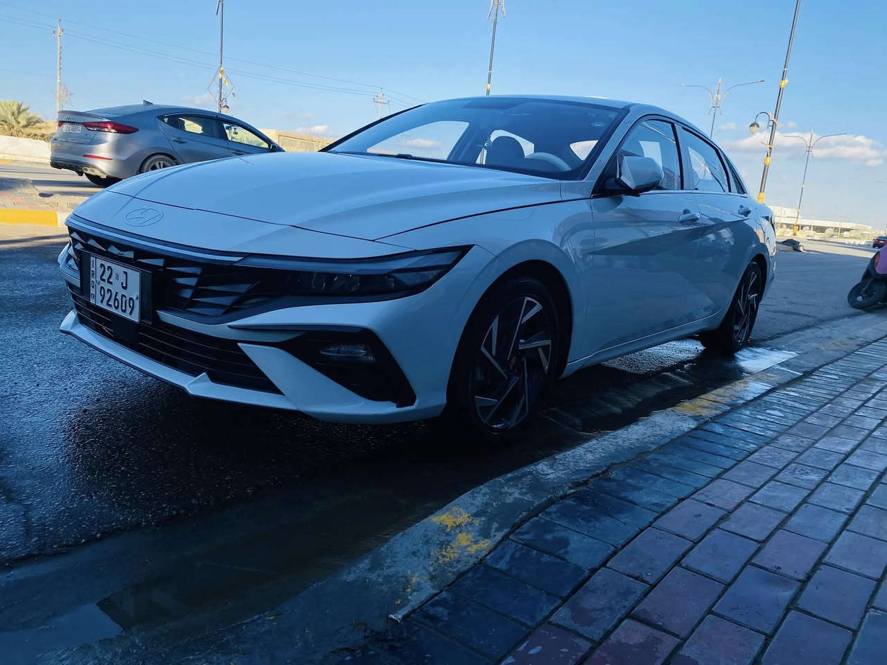 السلام عليكم للبيع هونداي النترة 2024 فول مواصفات واحد على واحد ماشيه 30 الف رقم اربيل وكاله مداور حاضر 
مكفوله عدى رصعه الباقي كفاله من بارد وصبغ وتبديل محرك 1500 دبل نوزل فتحة بصمه شاشه كامرة دوارة كشنات جلد جنطة ذكيه عند الاقتراب انارة ترحيب مري كهرباء سبير منازل وبعد بيه مواصفات هواي 
السعر 145 وبيه مجال 
مكانه كربلاء طويريج 
***********
