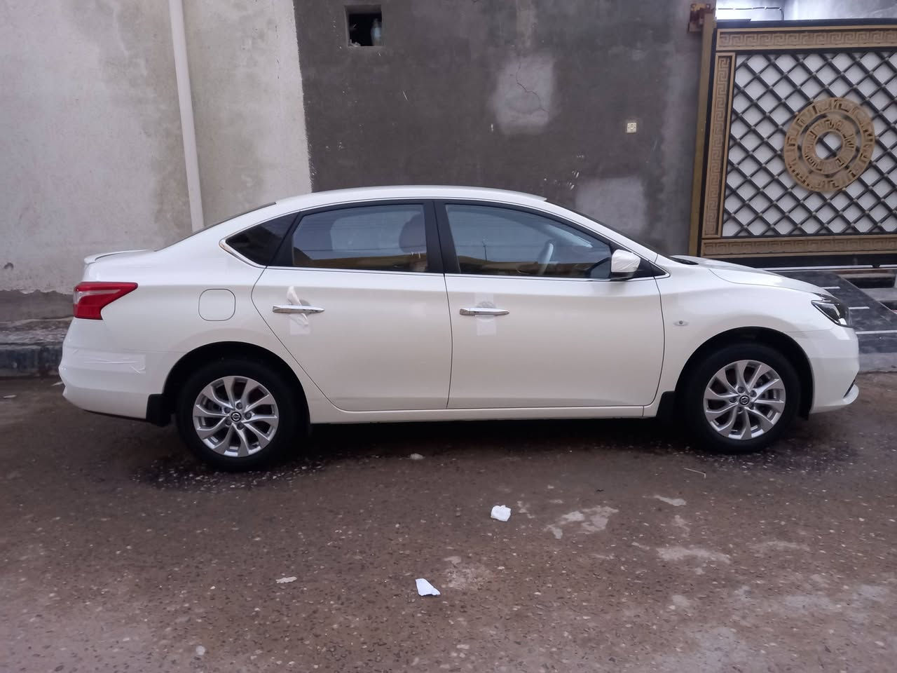 السلام عليكم نيسان سنترا موديل ٢٠٢٥  ماشية ١٥  الف فقط رقم اربيل بسم شركة  وكالة بسمي  داخل احمر  السيارة كفالة عامه عدا شخط بالباب الخلفي موضح بالصور  السعر  ١٢٦ وبيها مجال قليل  مكان السيارة البصرة  *********** الشراي يخابر  رجاءاً
