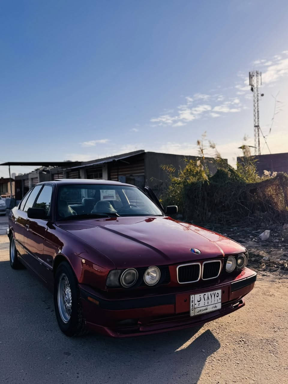 السلام عليكم 
للبيع 525 مسكر 
رقم بغداد 
فتحة بجم عريض 
م 1991 تحويل مباشر 

…..ملاحضة….السيارة بيها بعض النقوصات 
للاستفسار اكثر اتصل وتشلع عيوني 
مكاني بابل 
ه ***********
السعر،،،،53 وبيها مجال بعد المعاينة 
شي قليل
