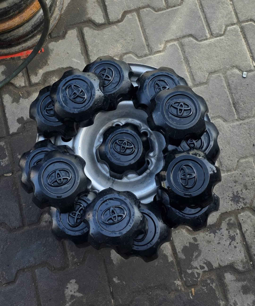 يتوفر بيع وتبديل. موقعنا كربلاء.
#فور_ويل_مال_وارد_زيرو_أصلي حجم 17.
#كبات تويوتا فور ويل أصلي وكالة. واتس: ***********.
