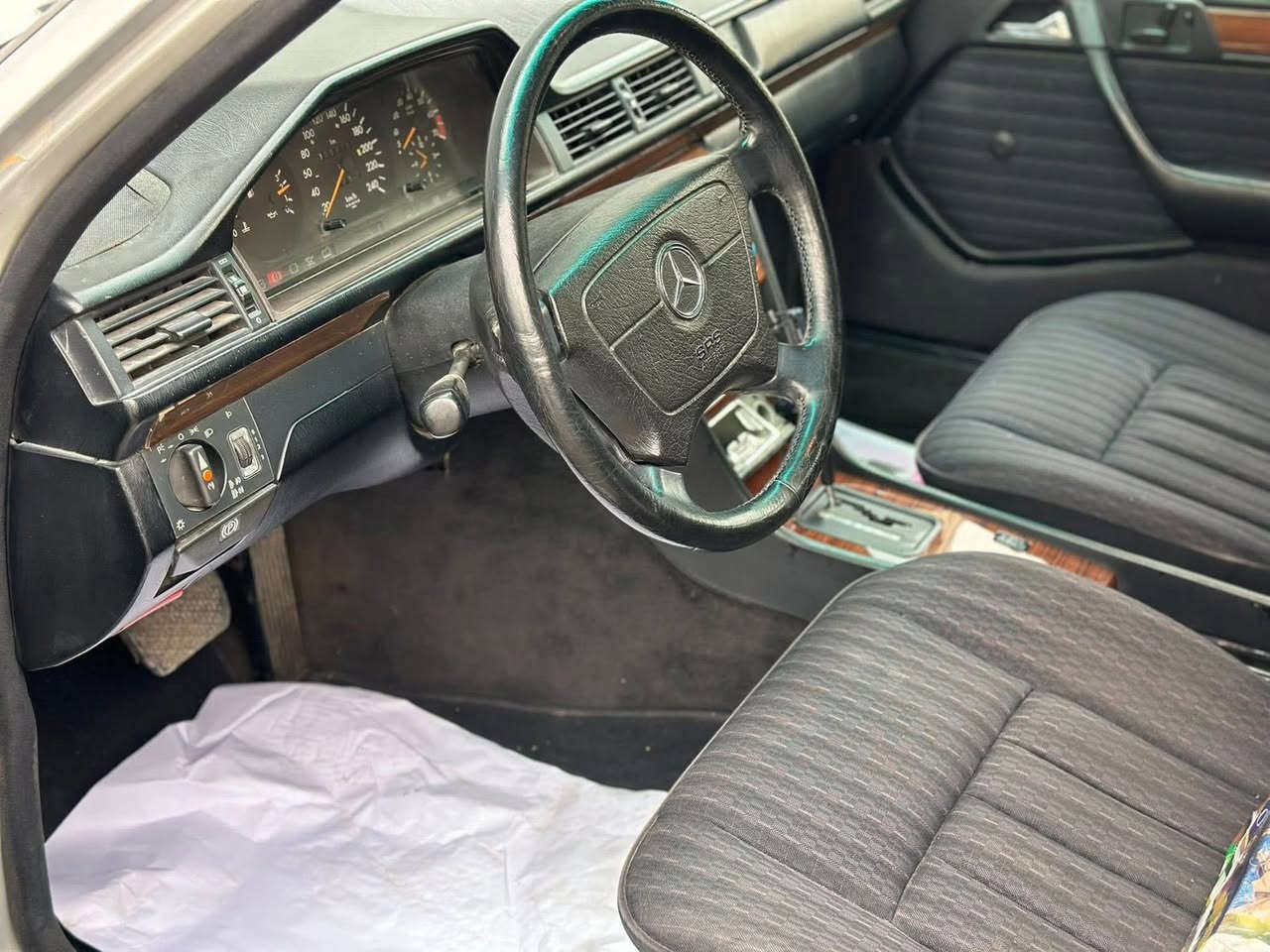 مرسيدس دب٩٠ سلفر داخل مخمل كراسي كهرباء  صاج مشطب سلايت طكتين برده كهرباء مصبوغه عام كير مكينه ٣٠٠ويل كب تفاحه *********** شارع فلسطين
