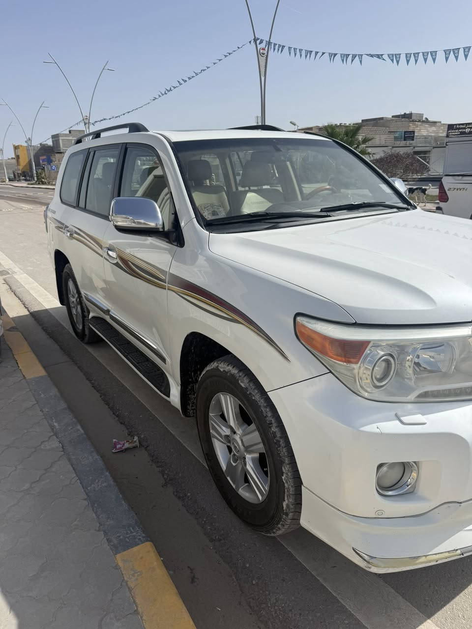 لاندكروز للبيع موديل 2013 /البصرة - الزبير مكفول ماشي 200 الف السعر 360 الف دولار  تحويل مباشر  للاستفسار الاتصال على 
***********
