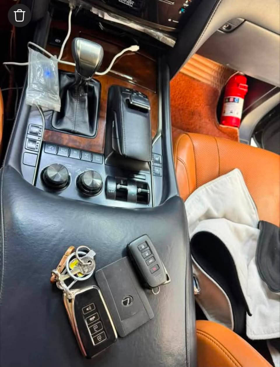 سلام عليكم  لكزس 2018 بوضع الوكالة
لكزس سبورت LX570 ( 2018 ) 

مغلفه بي دي إف 

المكينة : 5700 

عداد المسافات :100,000كيلو متر حقيقي شرط

معروفة مواصفات الكزس 1/1 جكات فول الفول 

 رقم السياره بغداد 

السيارة جديدة جدا نضافتها 100/100 بوضع الوكالة 

السيارة مكفولة كفالة عامة 

سعرها 70الف دولار 

تحويل ثاني يوم 

للاستفسار الاتصال على 

 ***********

مكان السيارة ذي قار
