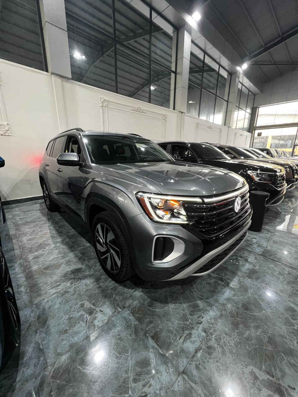 للبيع فولكسفاغن أطلس كروس سبورت فئة SE
موديل 2025  
رقم الشاصي: 1V2WR2CA4SC509041  

المواصفات:  
• فئة SE  
• SUV بنزين  
• محرك 4 سلندر تربو 2.0 لتر، 269 حصان  
• نظام دفع رباعي (AWD)  
• عدّاد: 17 ألف مايل  
• شاشة 12 بوصة وسطية، شحن لاسلكي، نظام IQ.DRIVE للأمان  
• مقاعد جلد صناعي V‑Tex، مدفّأة وتهوّية  
• تكييف ثنائي المناطق  
• دخول وتشغيل بدون مفتاح  

الحالة والملاحظات:  
• صبغ الجاملخ الأيسر  
• صبغ بس ربح بونيد  
• سيارة دخول جديد  
• موقع السيارة: دهوك، رقم كاتي  
• تگدر تترقم شمالي  

السعر: 280$  
وبها مجال  

📞 للاستفسار: *********** -  ***********
