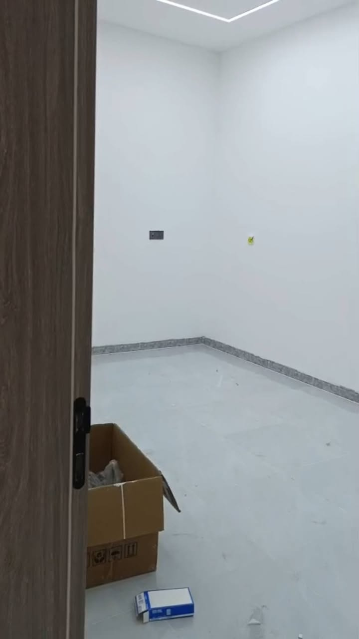 📢🏠دار للبيع 
طابقين 
~~~~~~~~~~~
طابو ملك صرف✏️📋
~~~~~~~~~~~
بناء جديد صفر غير مسكون 
~~~~~~~~~~~~
📐المساحه :-100م
~~~~~~~~~~~
📍الموقع العقار :- حي النور الثانية  
     قرب جامع الشهيد كمال شيخو
مكان المنطقة جيد قريب على المدارس وشارع الاطباء الحجاج

~~~~~~~~~~~
💸السعر :علق تم يصلك السعر
للاستفسار اكثر الاتصال على الرقم 
***********
***********
                                  
1-التعامل يكون مع صاحب العقار الشرعي .

٢-المكتب وسيط بين الطرفين ولحفظ الإجراءات القانونية والتأكد من صحة العقار قبل تسليم اي مبلغ بإشراف قانوني 

عنوان المكتب 
حي النور الاولى
مقابل متوسطة مندلي
________________________________________
نستقبل جميع العروض 
🏠السكنيه  🏛️التجاريه
